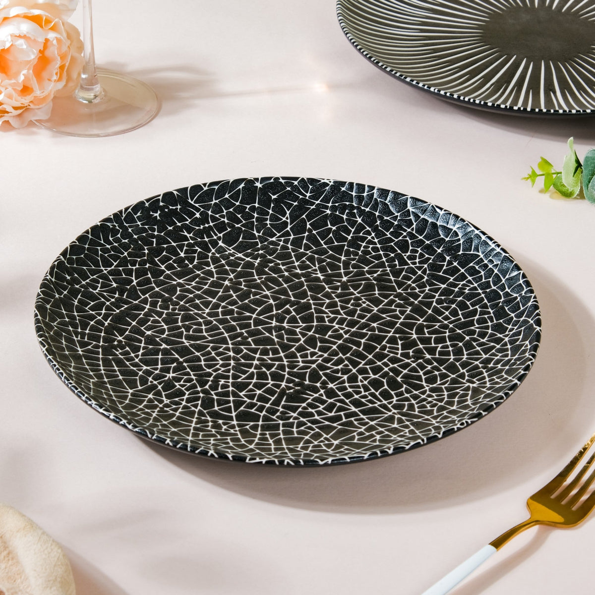 Stone Patterned Ceramic Dinner Plate Black 9.5 Inch Nestasia
