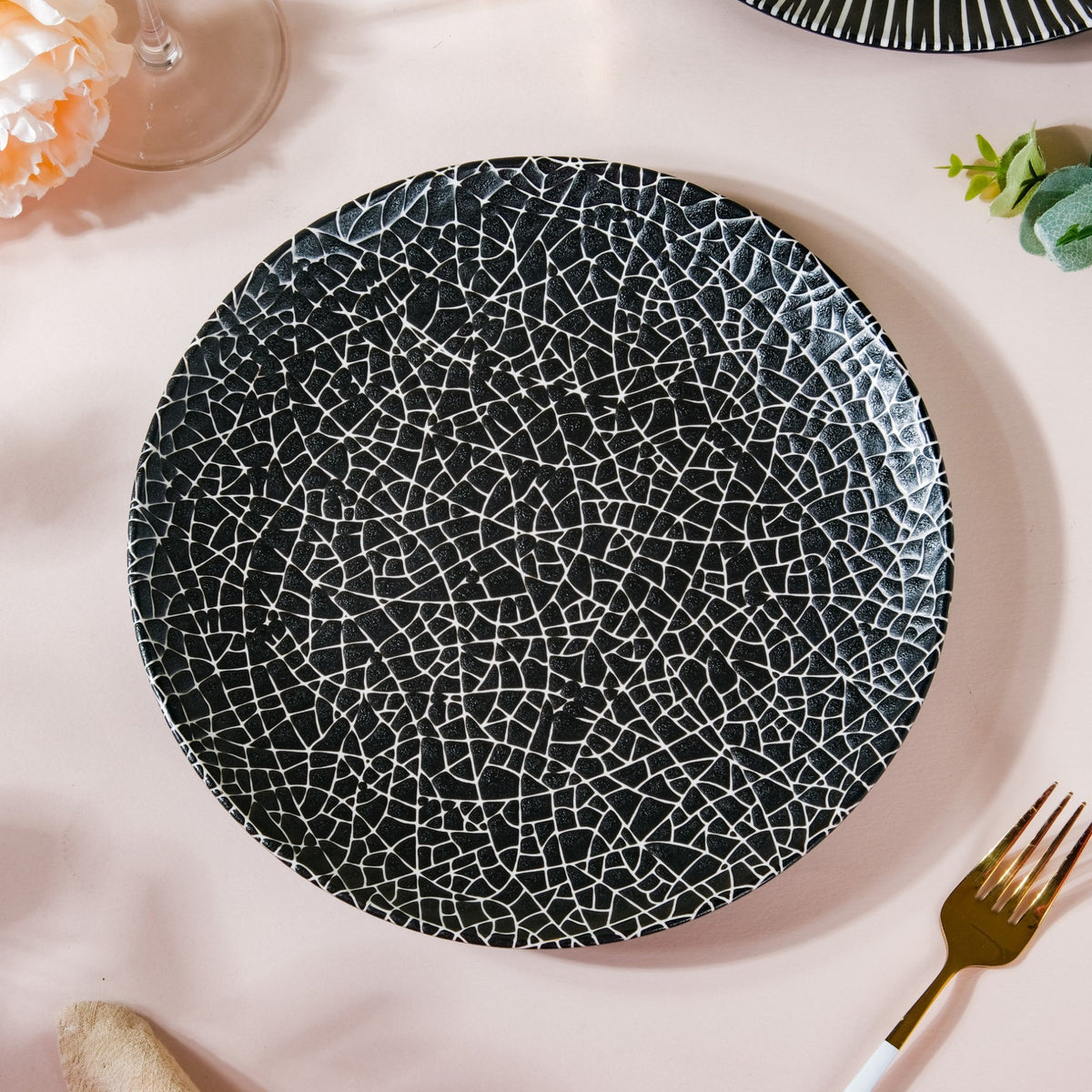 Stone Patterned Ceramic Dinner Plate Black 9.5 Inch Nestasia