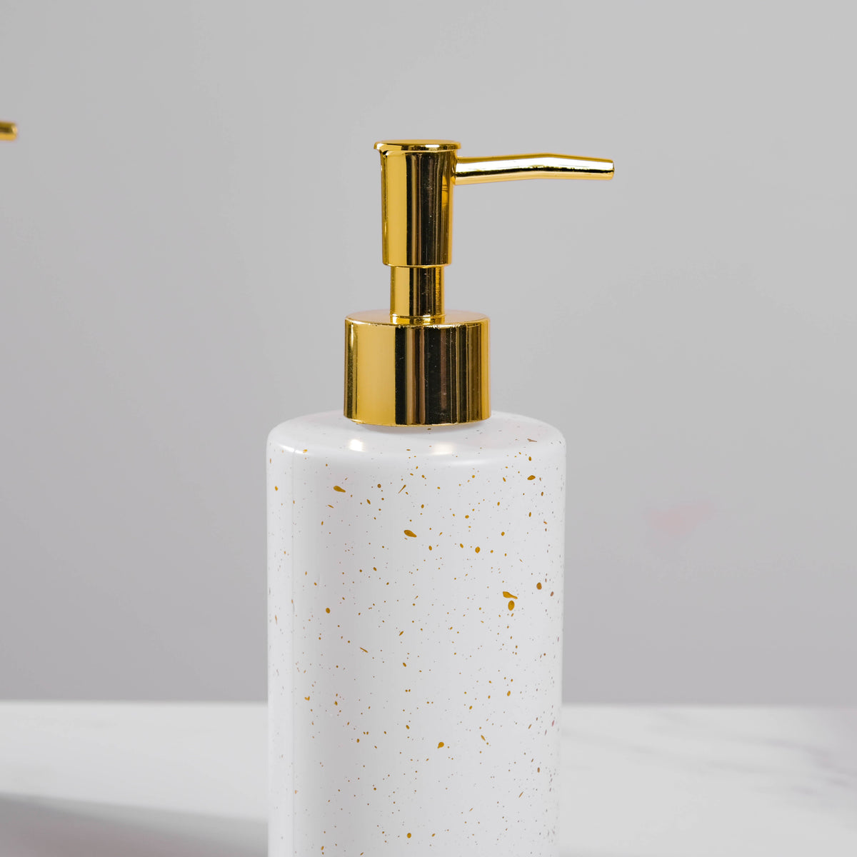 Chimera White Ceramic Dispenser With Nozzle Nestasia