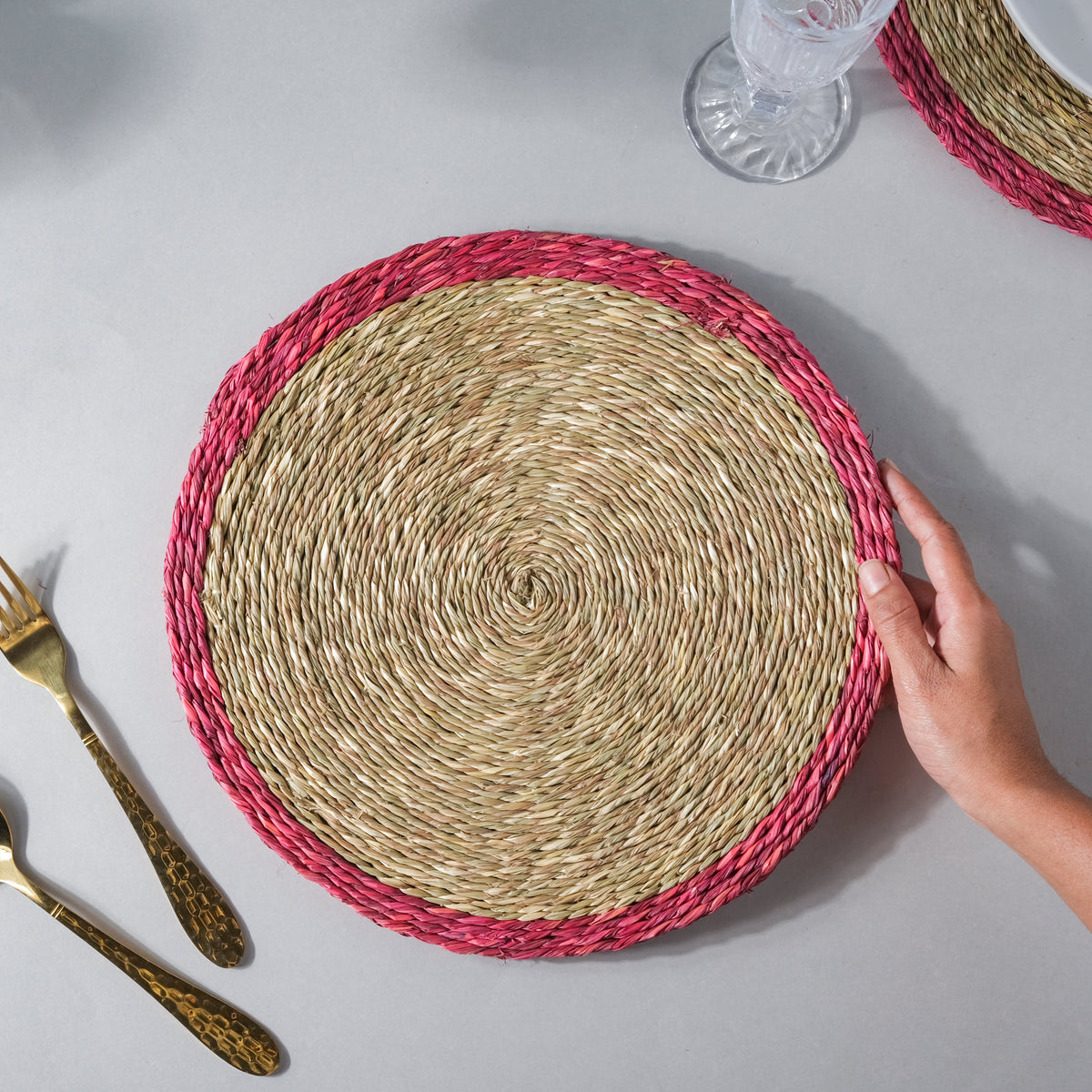 Round Sabai Trivet Red Nestasia