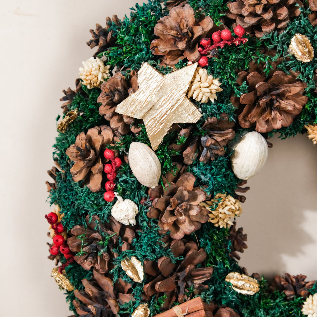 Merry Christmas Wreath Of Pinecones And Berries 13 Inch Nestasia