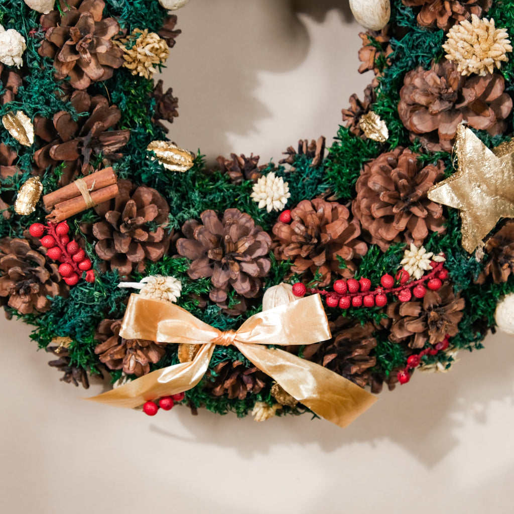 Merry Christmas Wreath Of Pinecones And Berries 13 Inch Nestasia