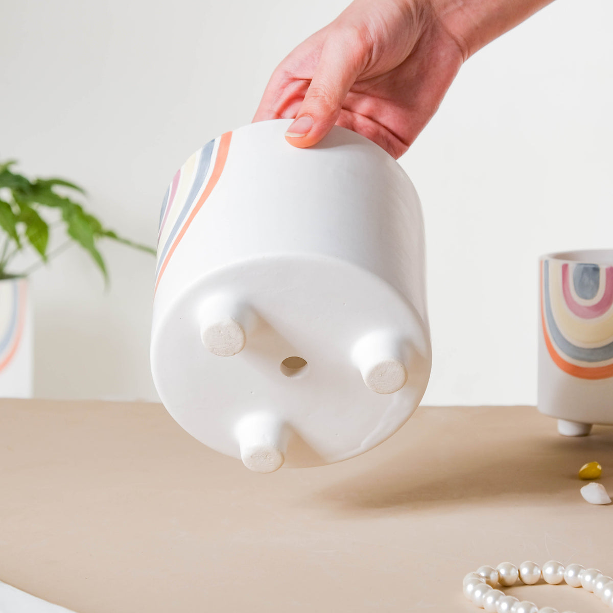 Rainbow Round Pot Medium Nestasia