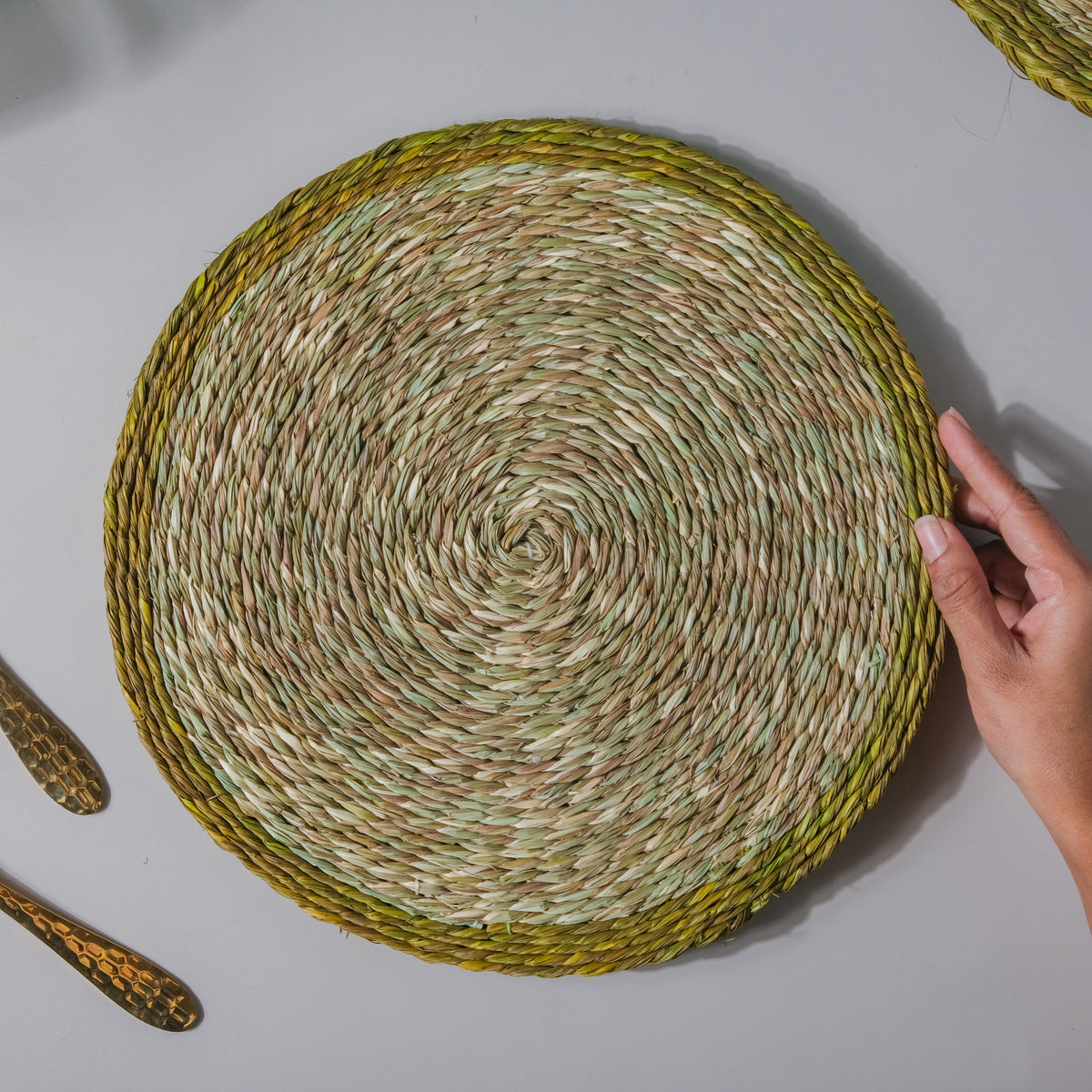 Round Sabai Trivet Green Nestasia