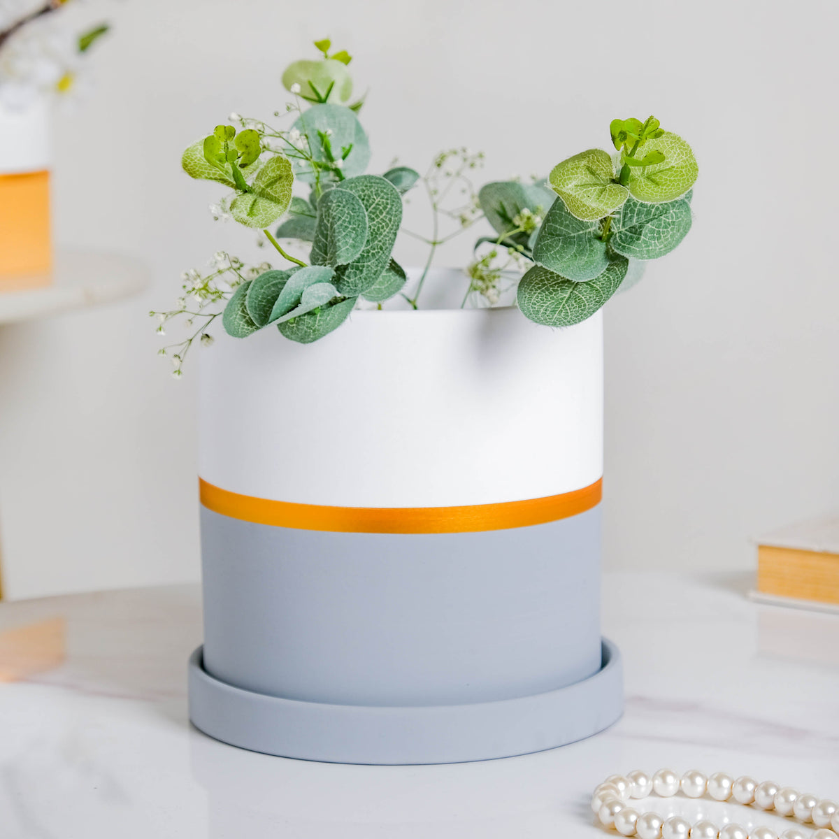 Grey And White Bicolour Pot With Plate Nestasia