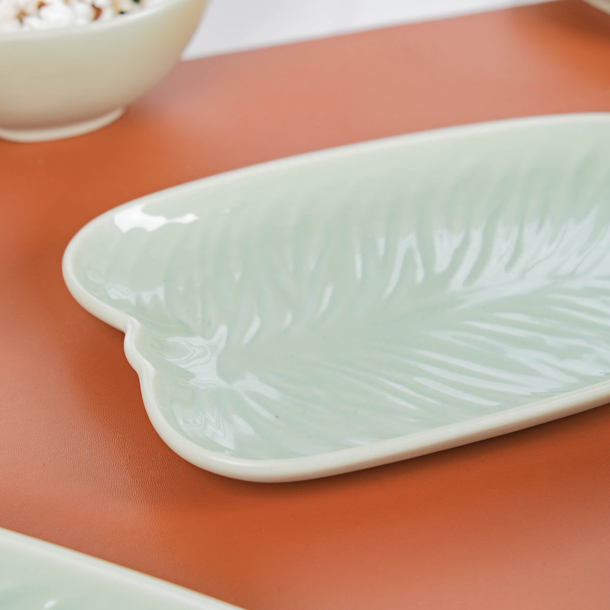Taro Leaf Platter 10 Inch Nestasia