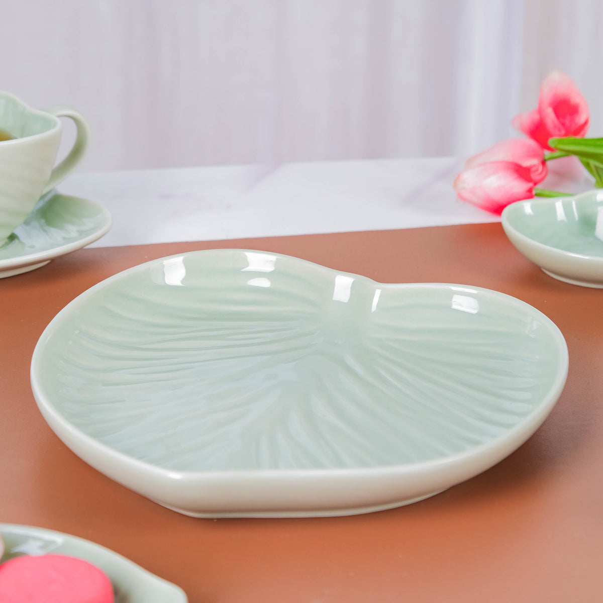 Taro Leaf Dinner Plate 9 Inch Nestasia