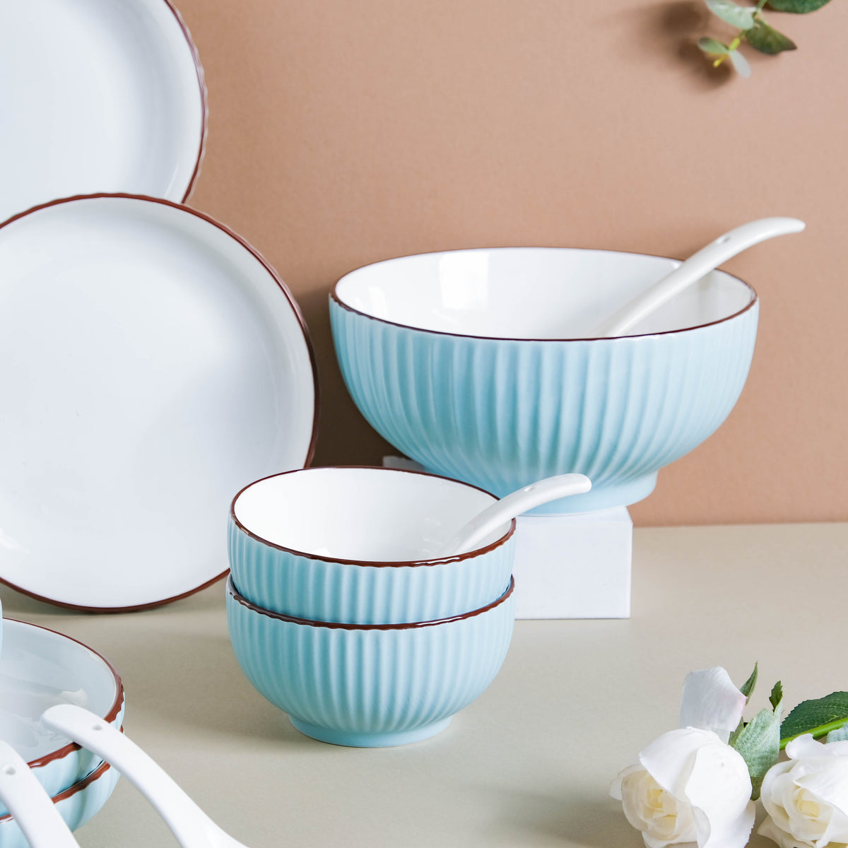 Azure 18 Piece Soup Salad Set For 4 Nestasia