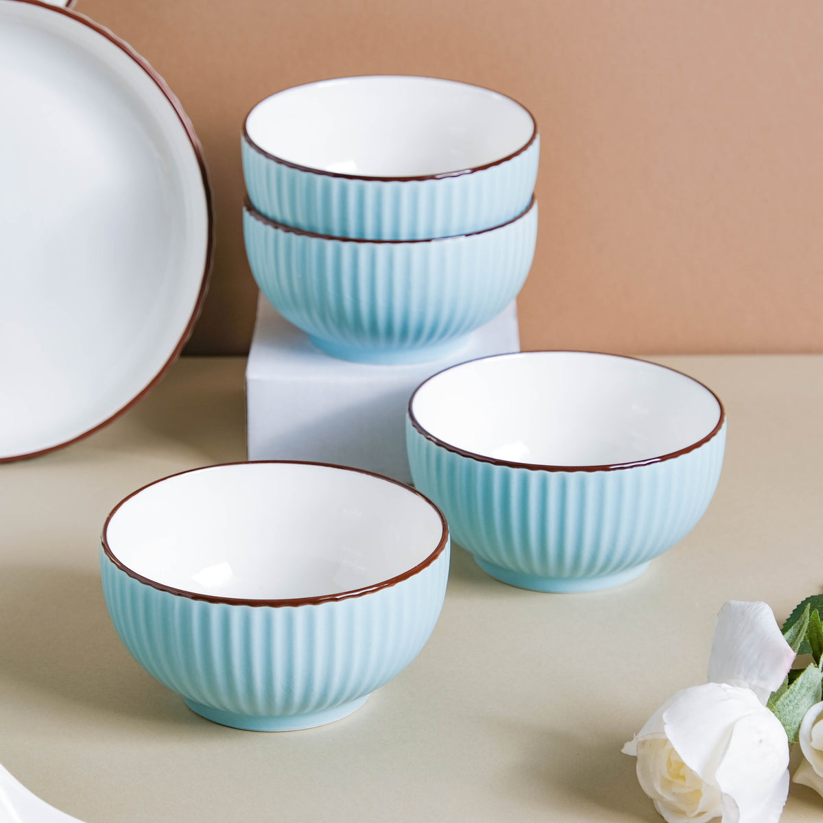 Azure 18 Piece Soup Salad Set For 4 Nestasia