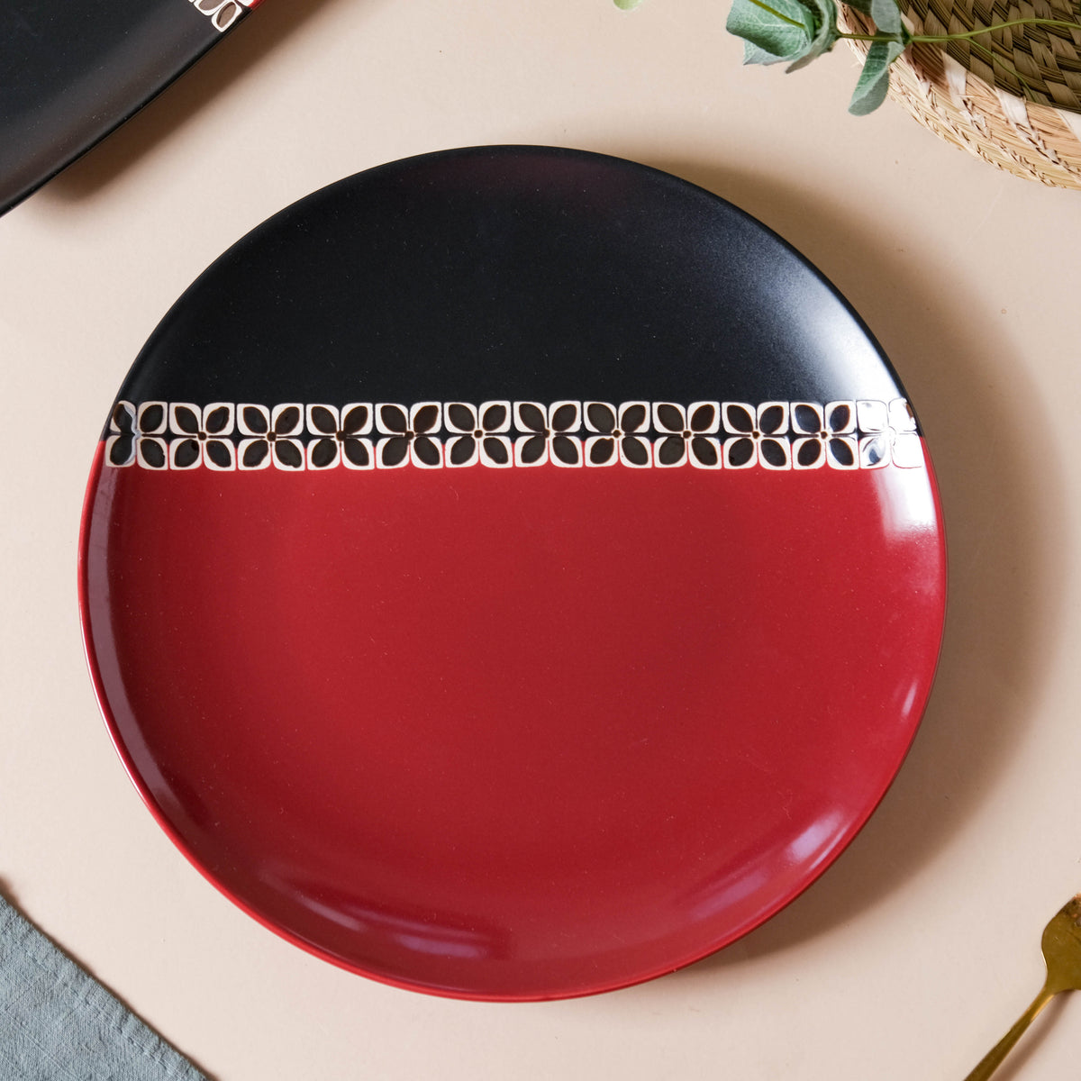 Carmine Red and Black Dinner Plate 11 Inch Nestasia