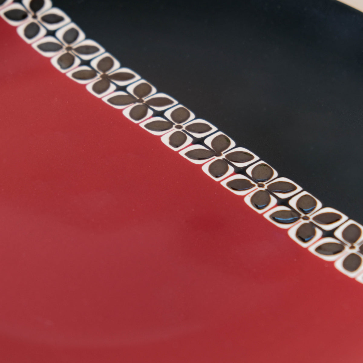 Carmine Red and Black Dinner Plate 11 Inch Nestasia