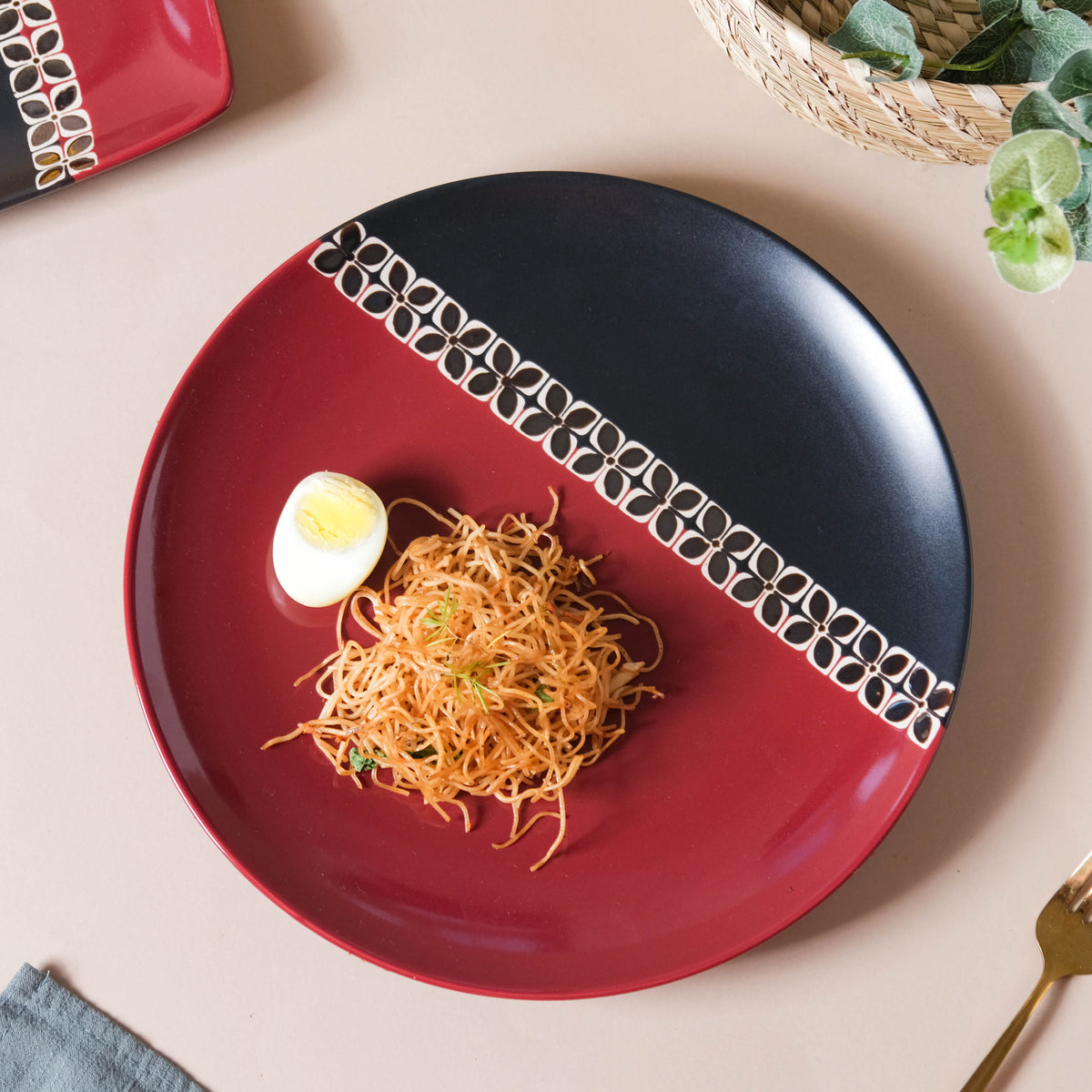 Carmine Red and Black Dinner Plate 11 Inch Nestasia