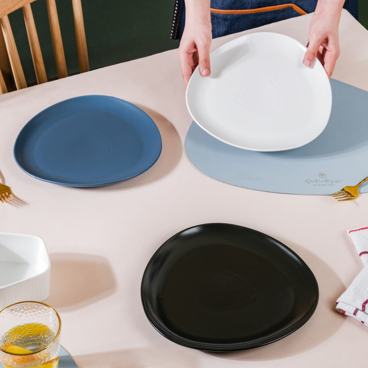 Triangle Plate Nestasia