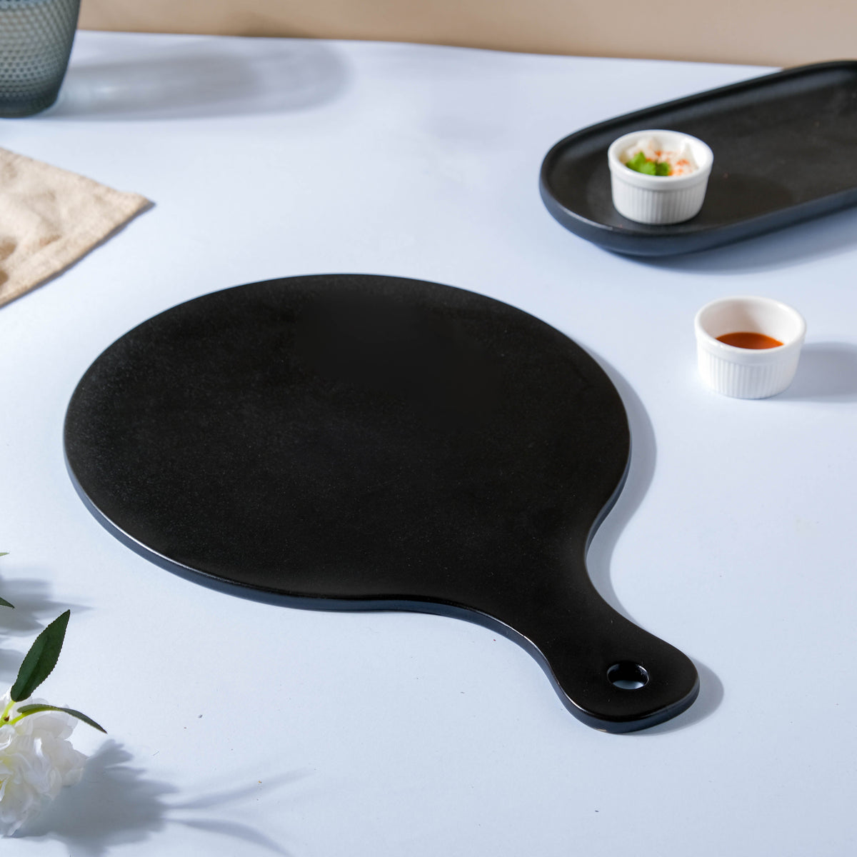 Black Pizza Platter With Handle Nestasia