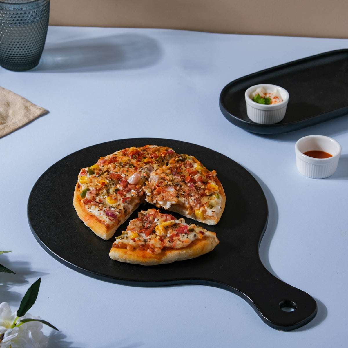 Black Pizza Platter With Handle Nestasia
