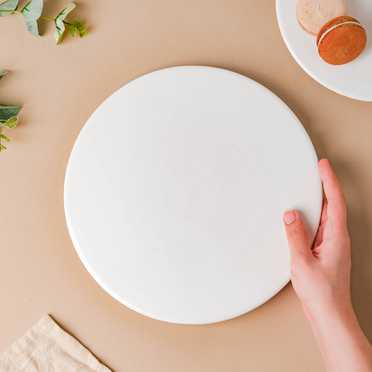 Serena Snowy White Round Platter Medium Nestasia