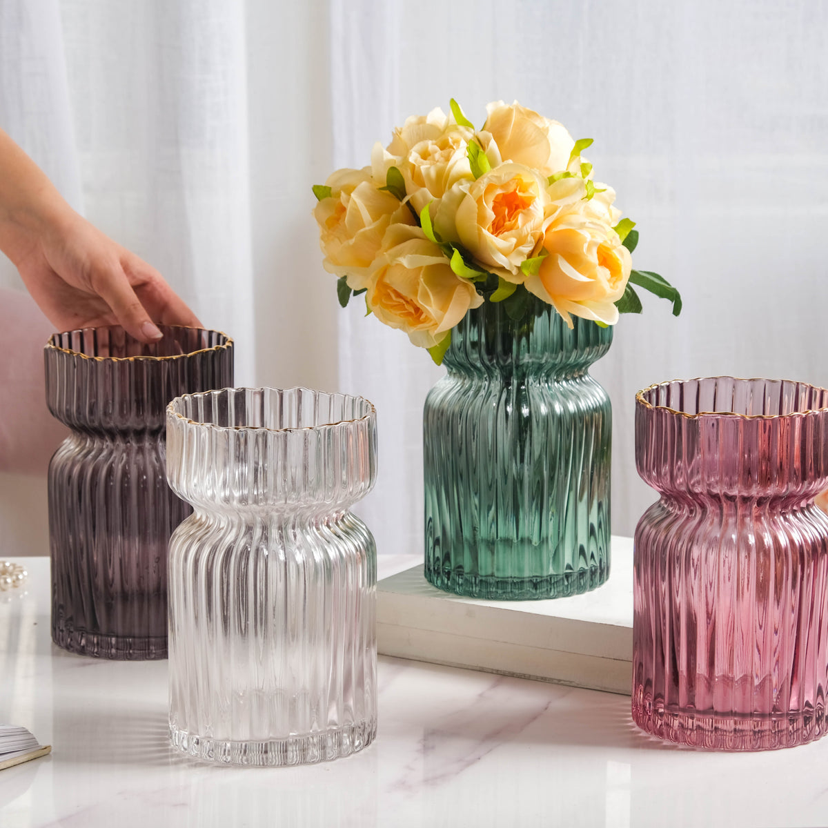Hourglass Vase Nestasia