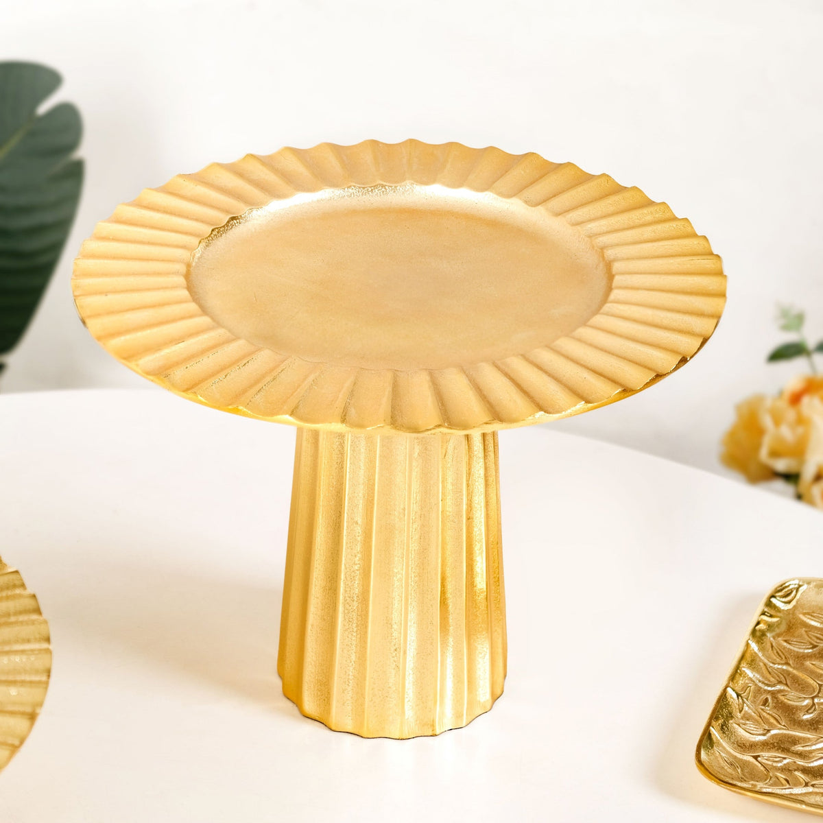 Halo Gold Dessert Riser Tall Nestasia