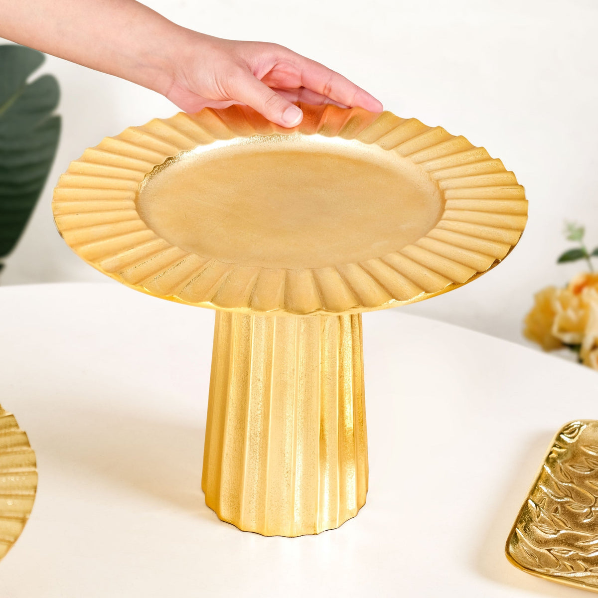 Halo Gold Dessert Riser Tall Nestasia