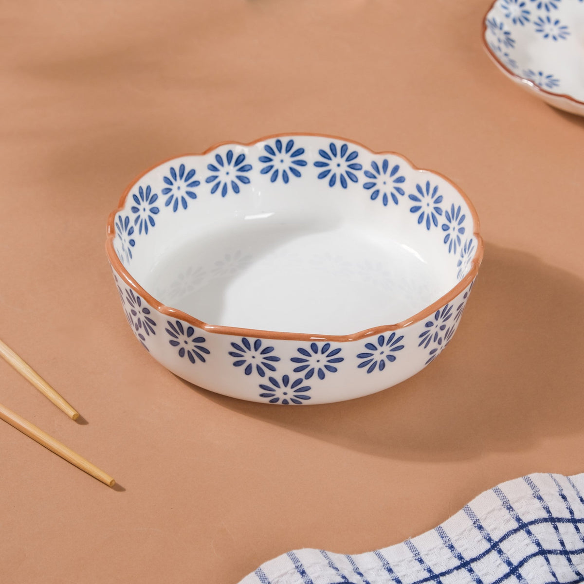 Blue Daisy Serving Bowl 7 Inch Nestasia