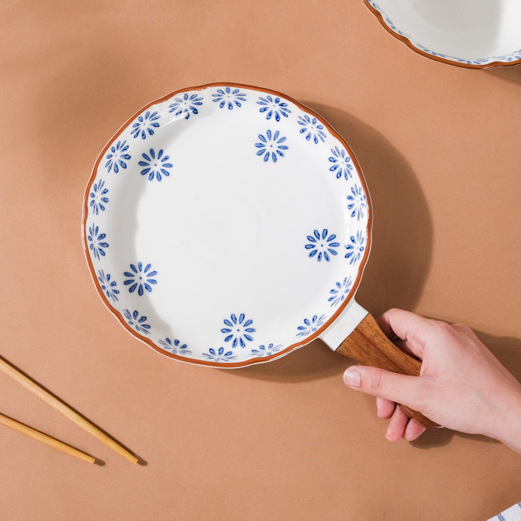 Blue Daisy Baking Plate With Handle 7.5 Inch Nestasia