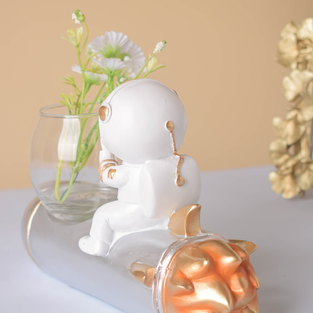 White Astronaut Diver Glass Vase Nestasia