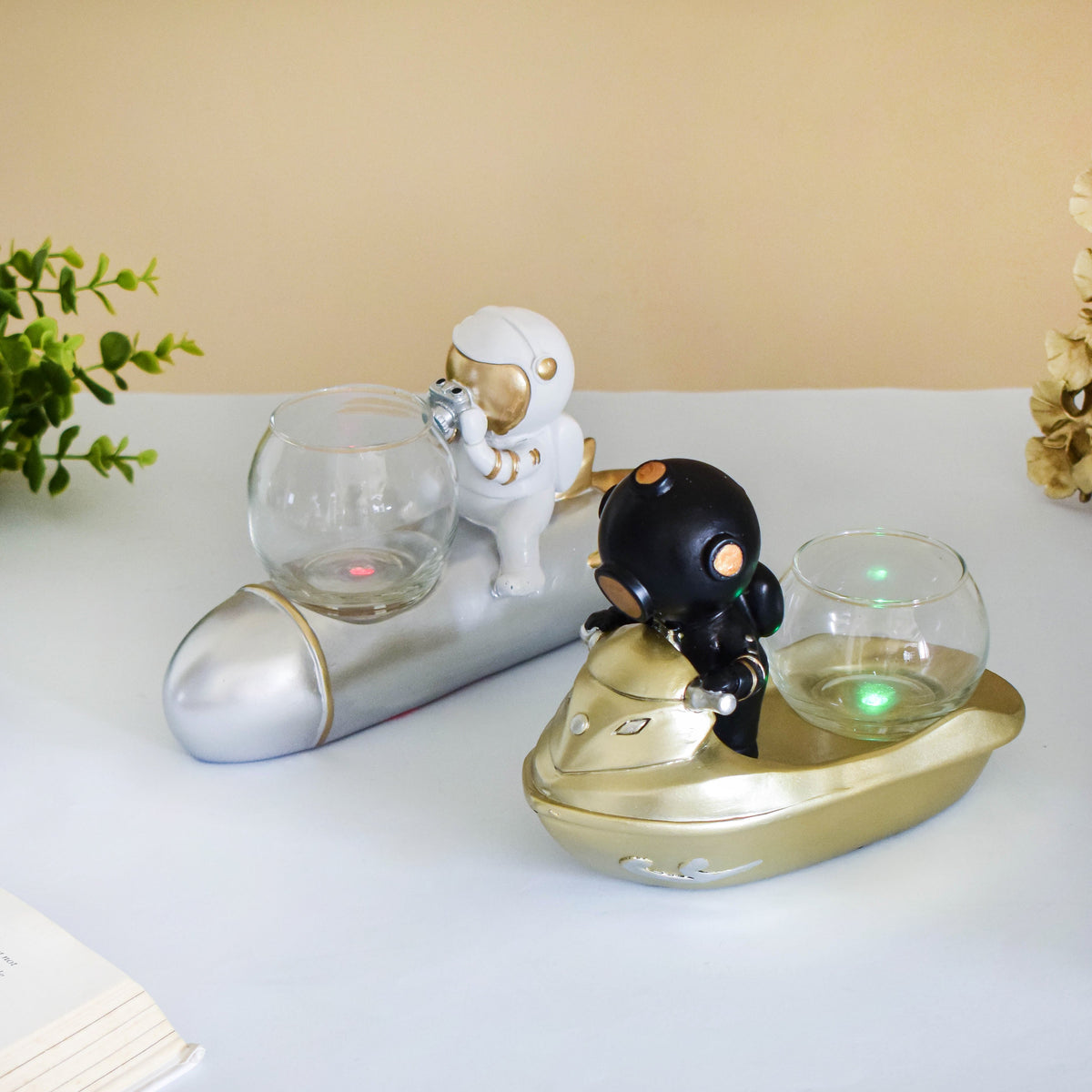 White Astronaut Diver Glass Vase Nestasia