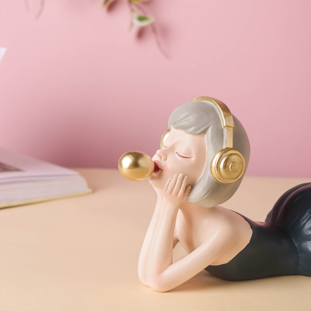 Headphone Girl Showpiece Nestasia