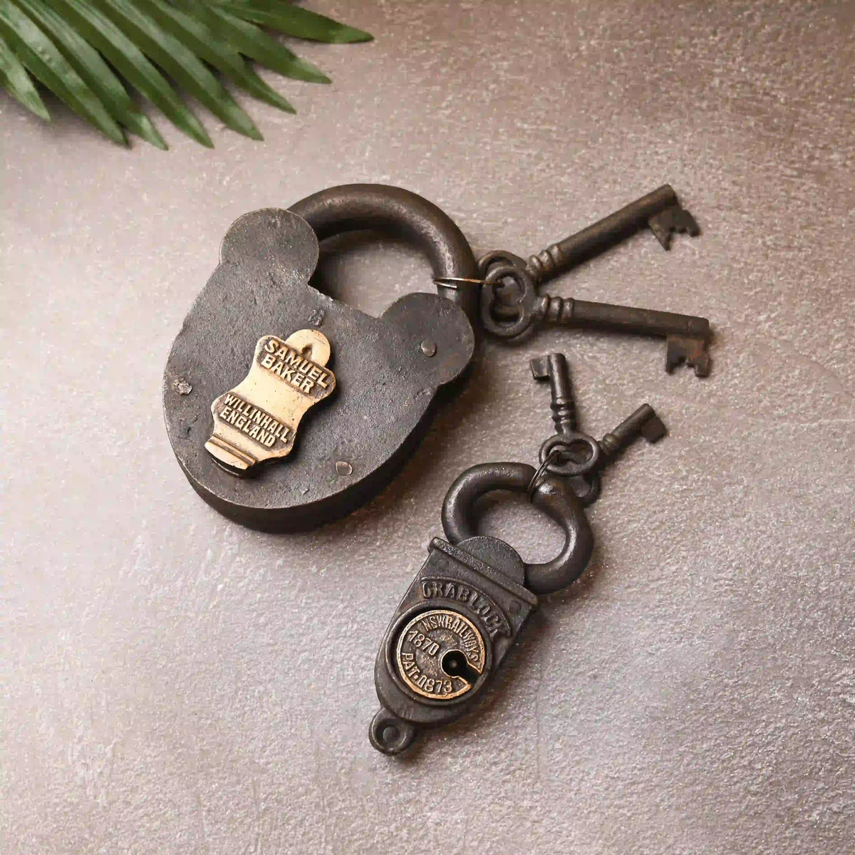 Iron Door Lock With Two Keys Vedansh Craft