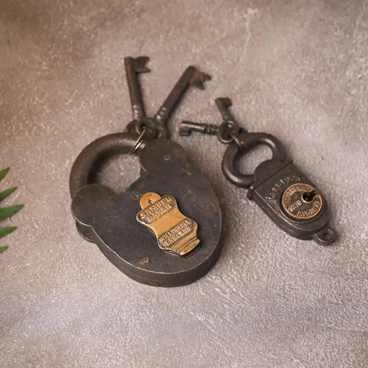 Iron Door Lock With Two Keys Vedansh Craft
