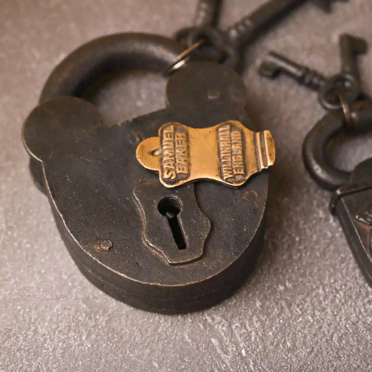 Iron Door Lock With Two Keys Vedansh Craft