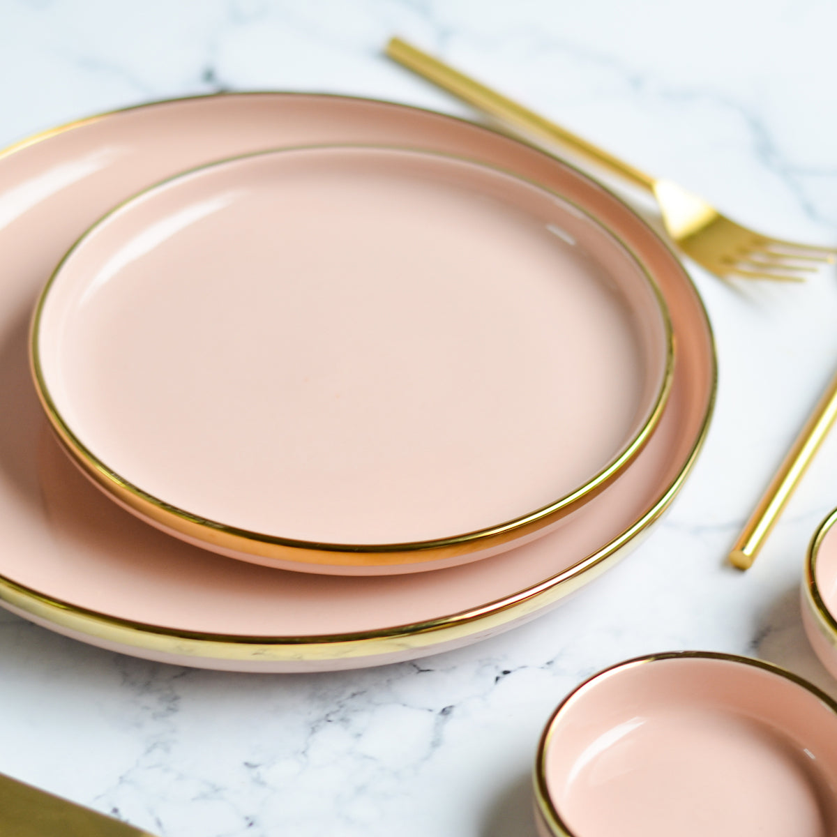 VERA Pink Plates Nestasia