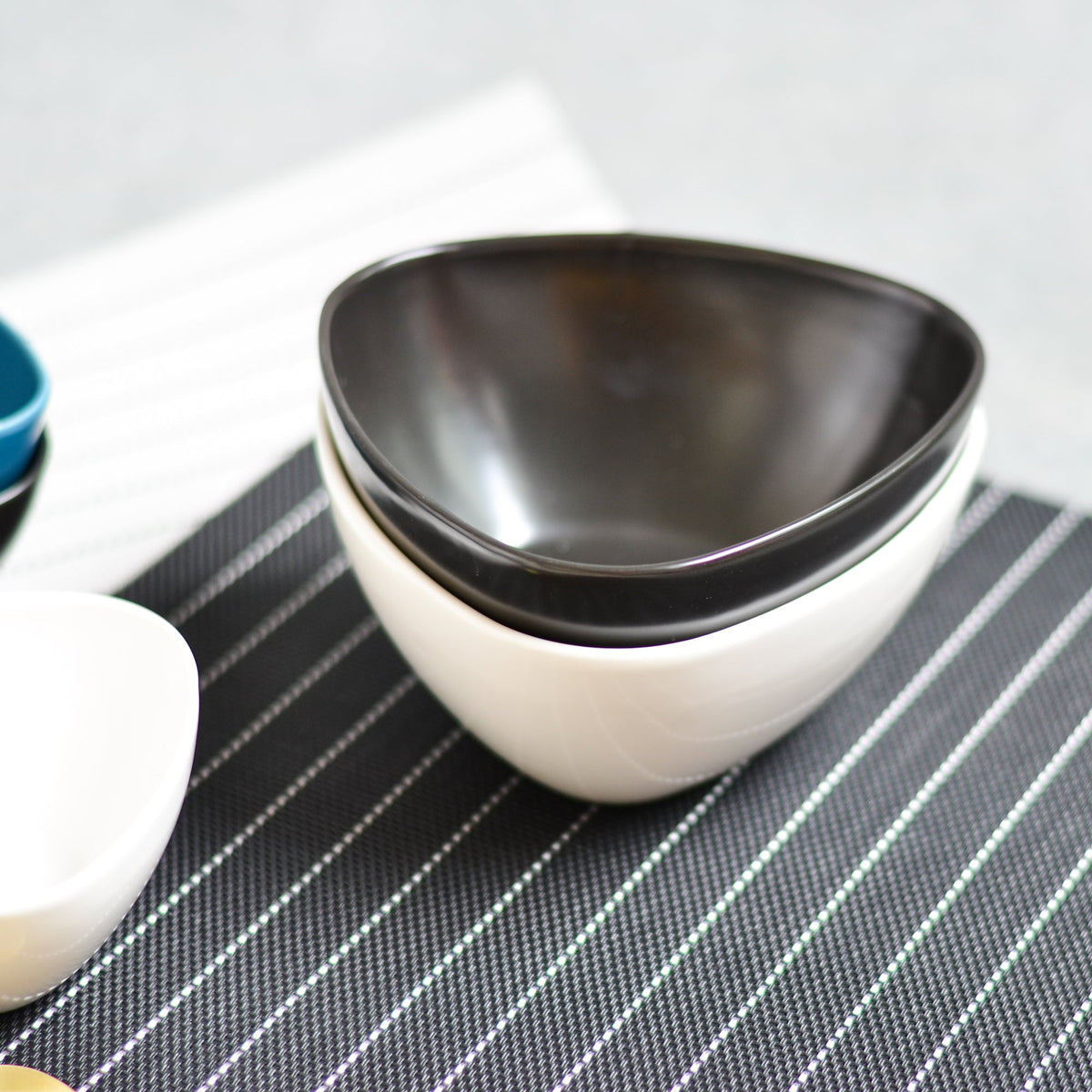Triangular Bowl Large 500 ml Nestasia