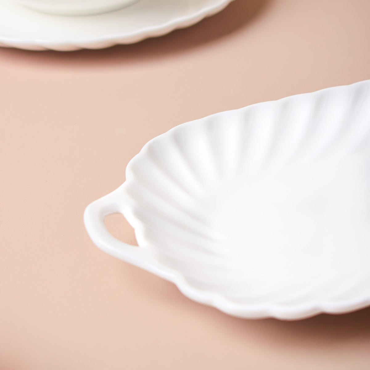 Riona Baking Tray With Handle White 10 Inch Nestasia