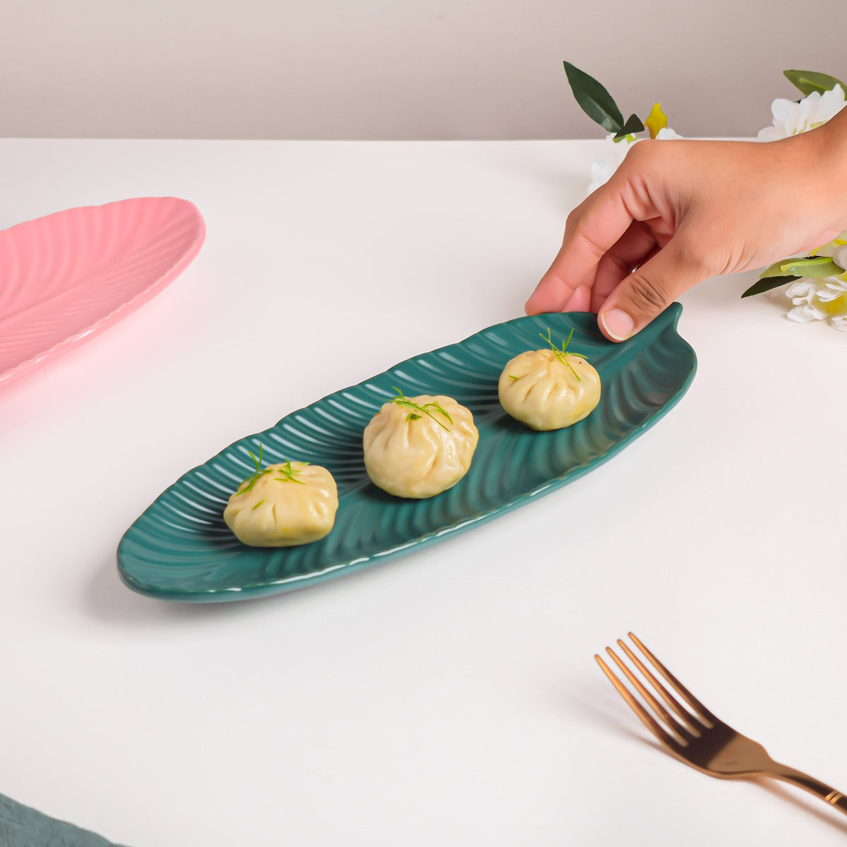 Teal Tantrum Leaf Platter Nestasia