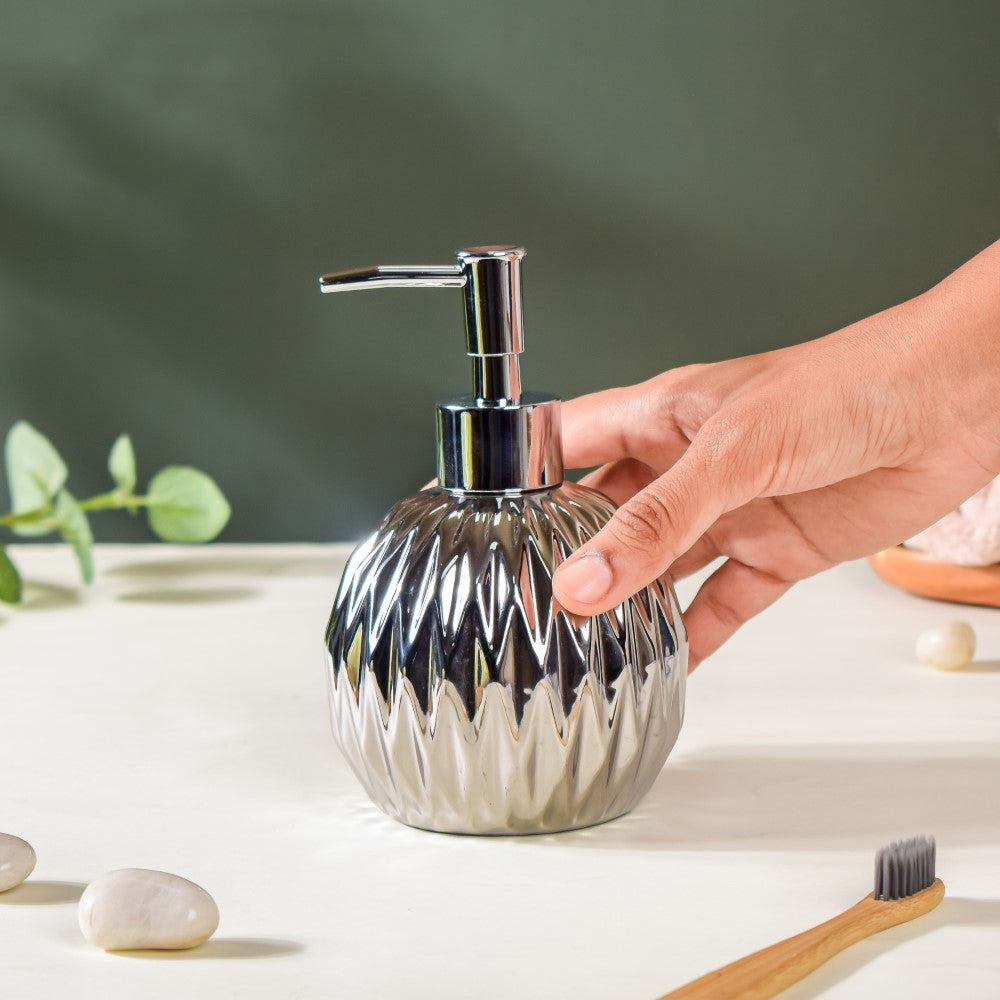 Metallic Soap Dispenser Nestasia