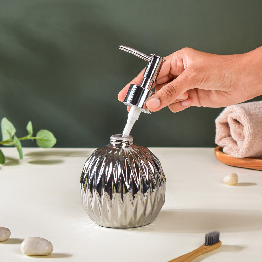 Metallic Soap Dispenser Nestasia