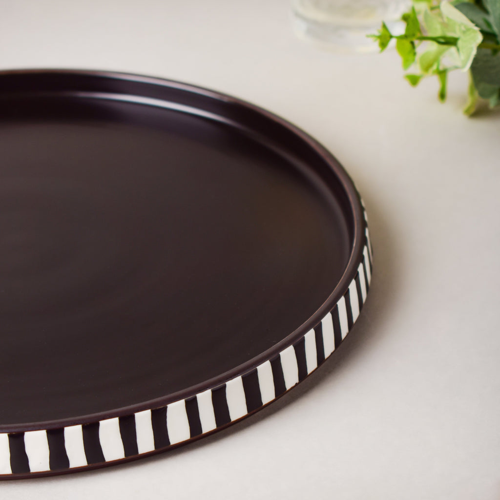 Monochrome Black And White Dinner Plate 9.5 Inch Nestasia