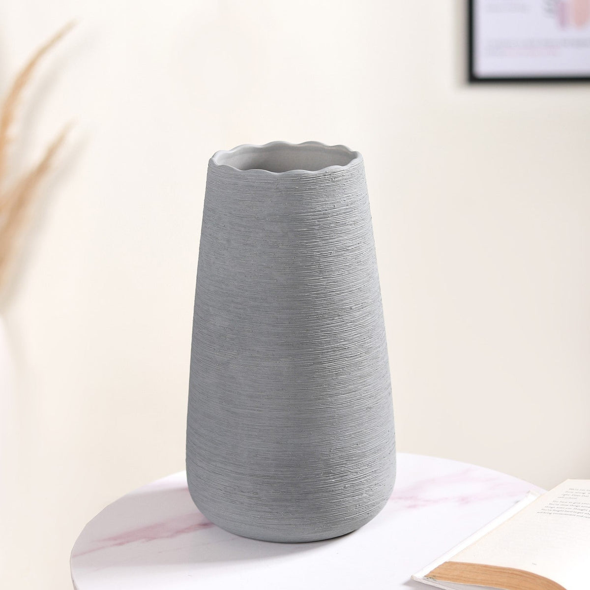 Minimalistic Textured Ceramic Vase Nestasia