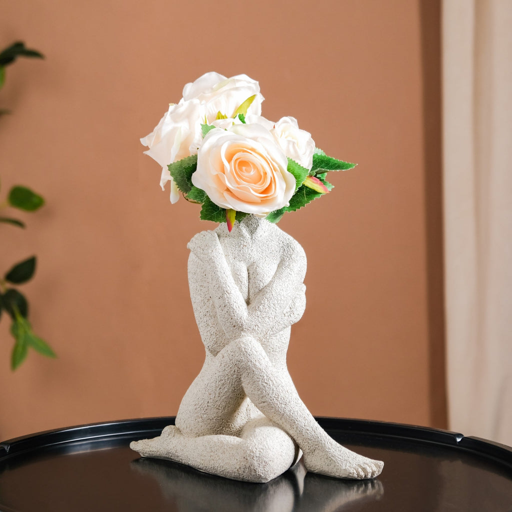 Embrace Vase Showpiece Nestasia