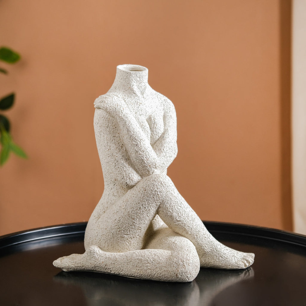 Embrace Vase Showpiece Nestasia