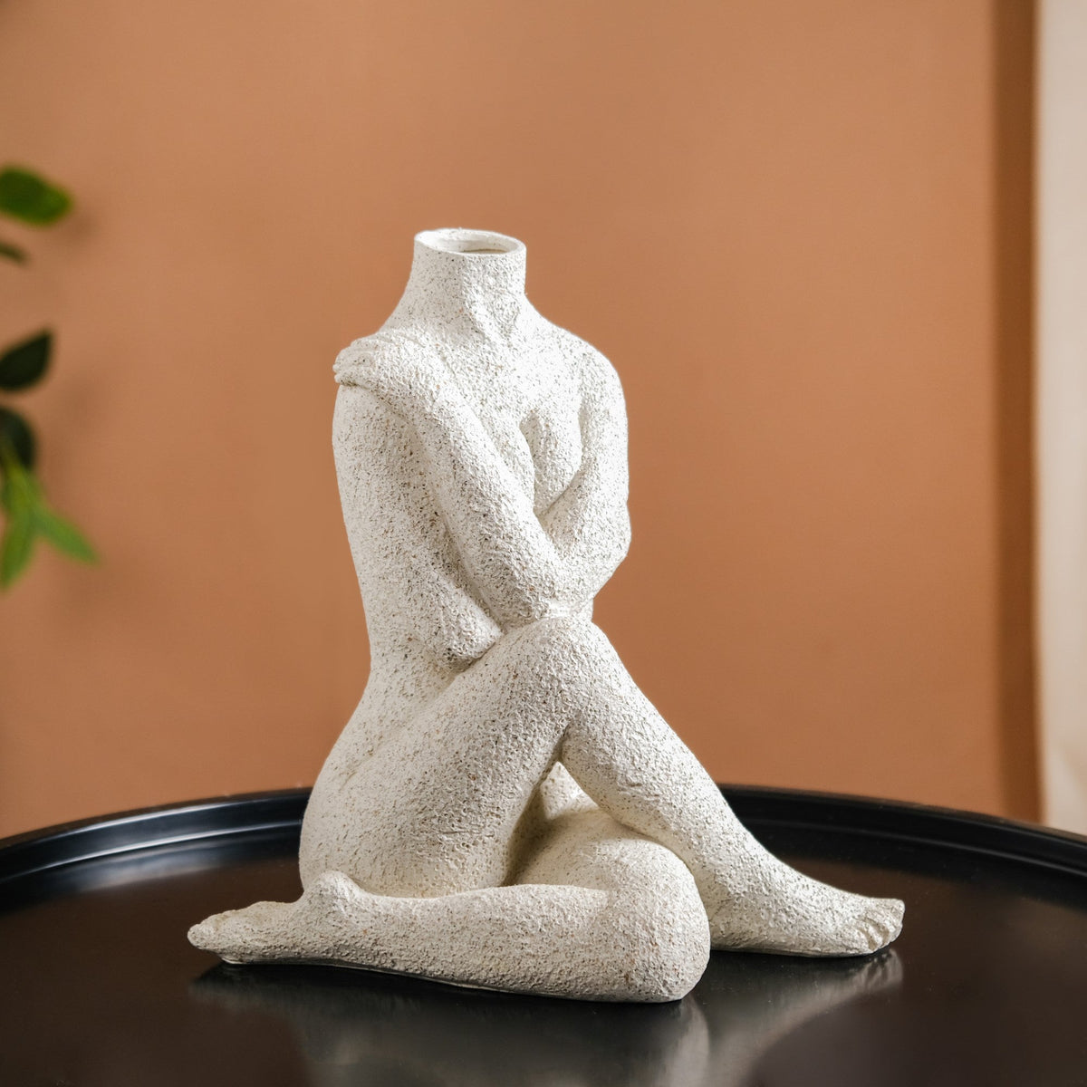 Embrace Vase Showpiece Nestasia