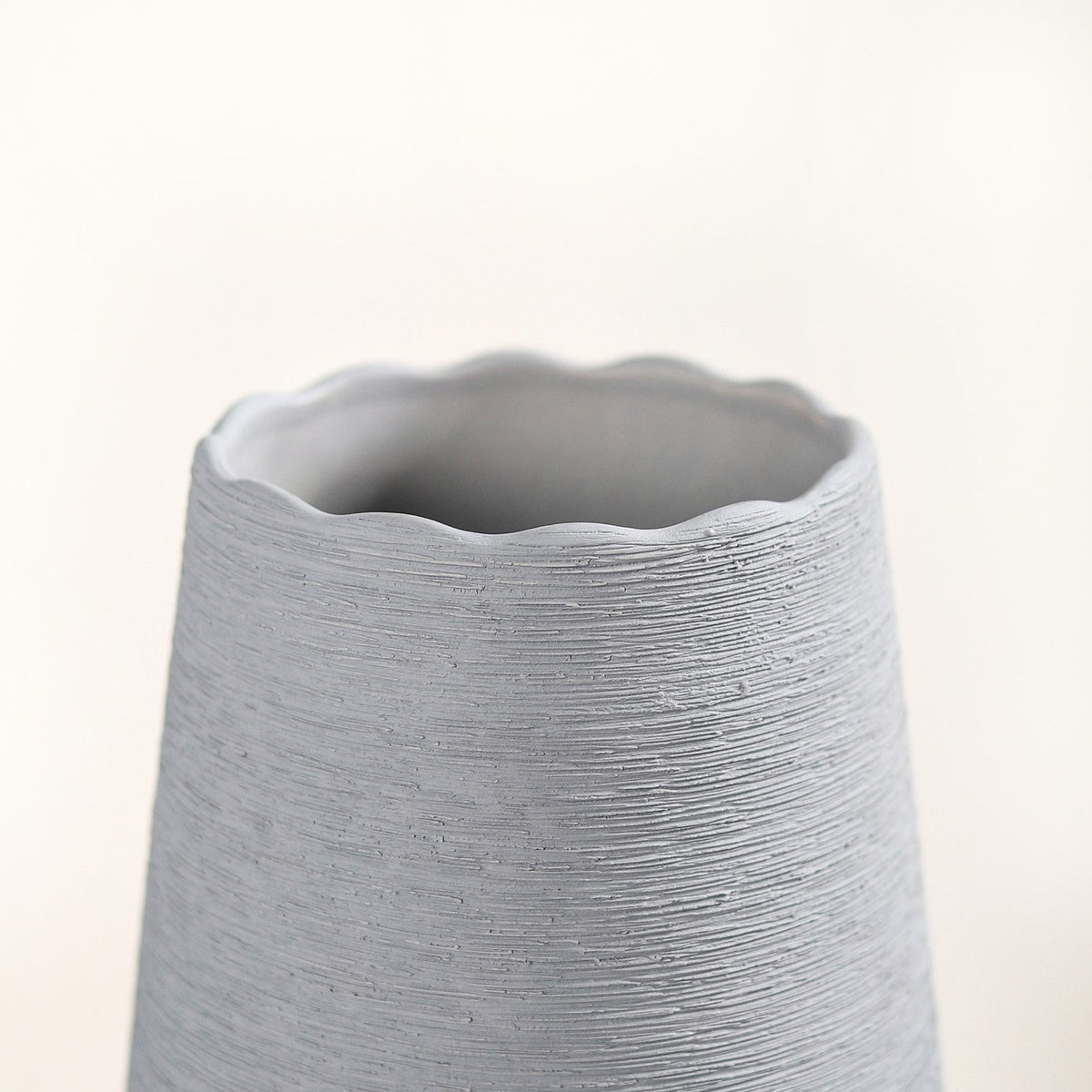 Minimalistic Textured Ceramic Vase Nestasia