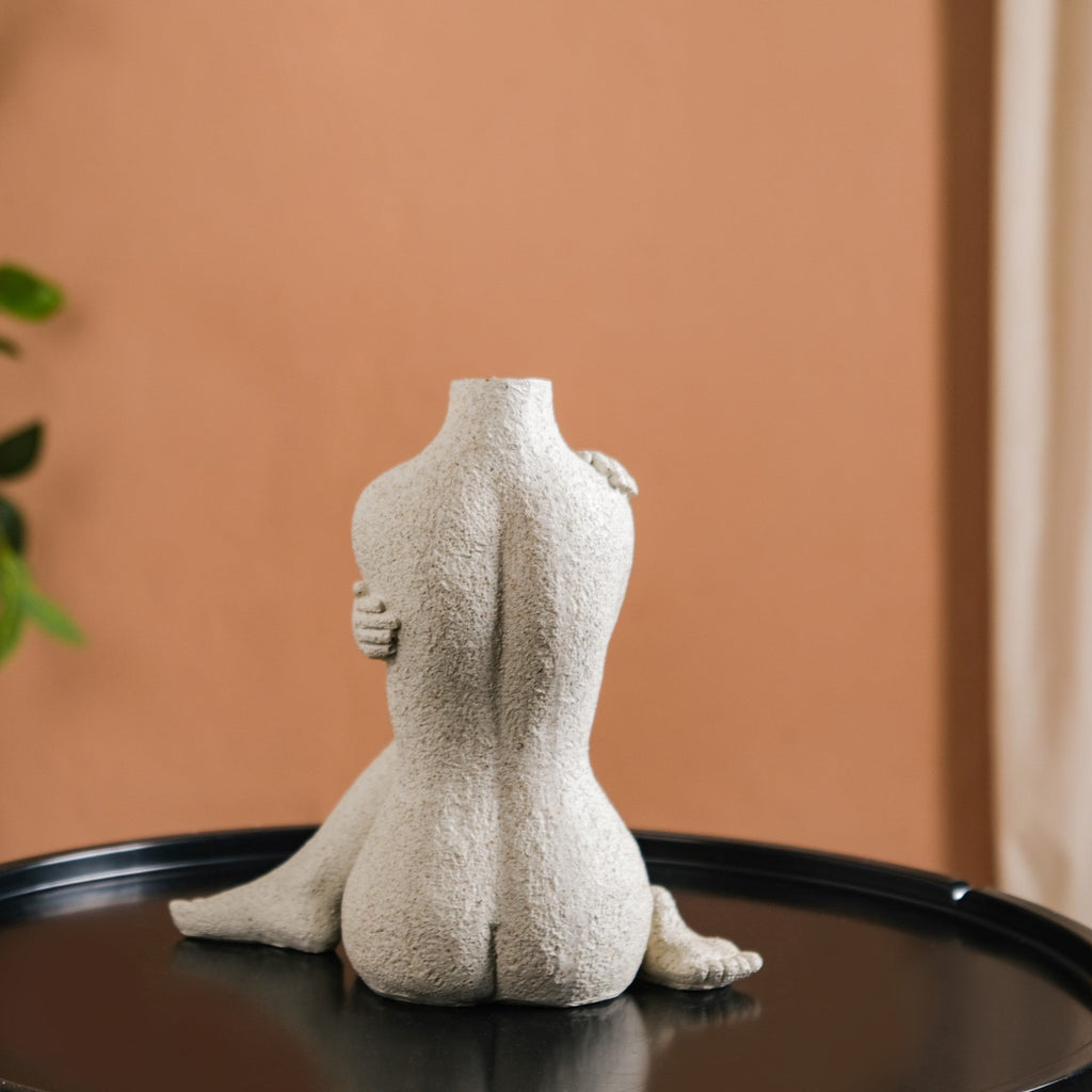 Embrace Vase Showpiece Nestasia