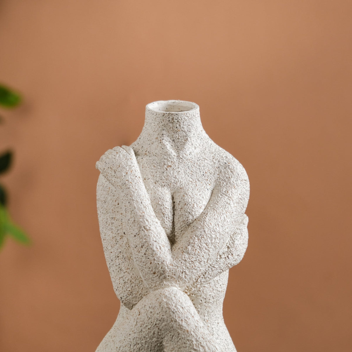 Embrace Vase Showpiece Nestasia