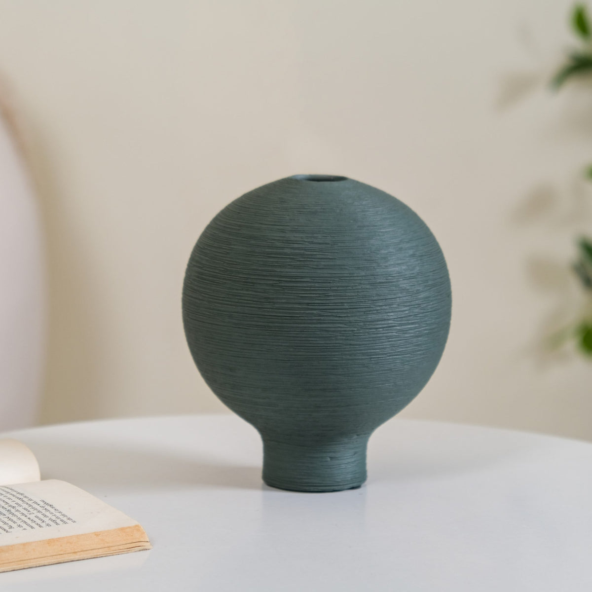 Ceramic Elegance Handcrafted Vase Nestasia