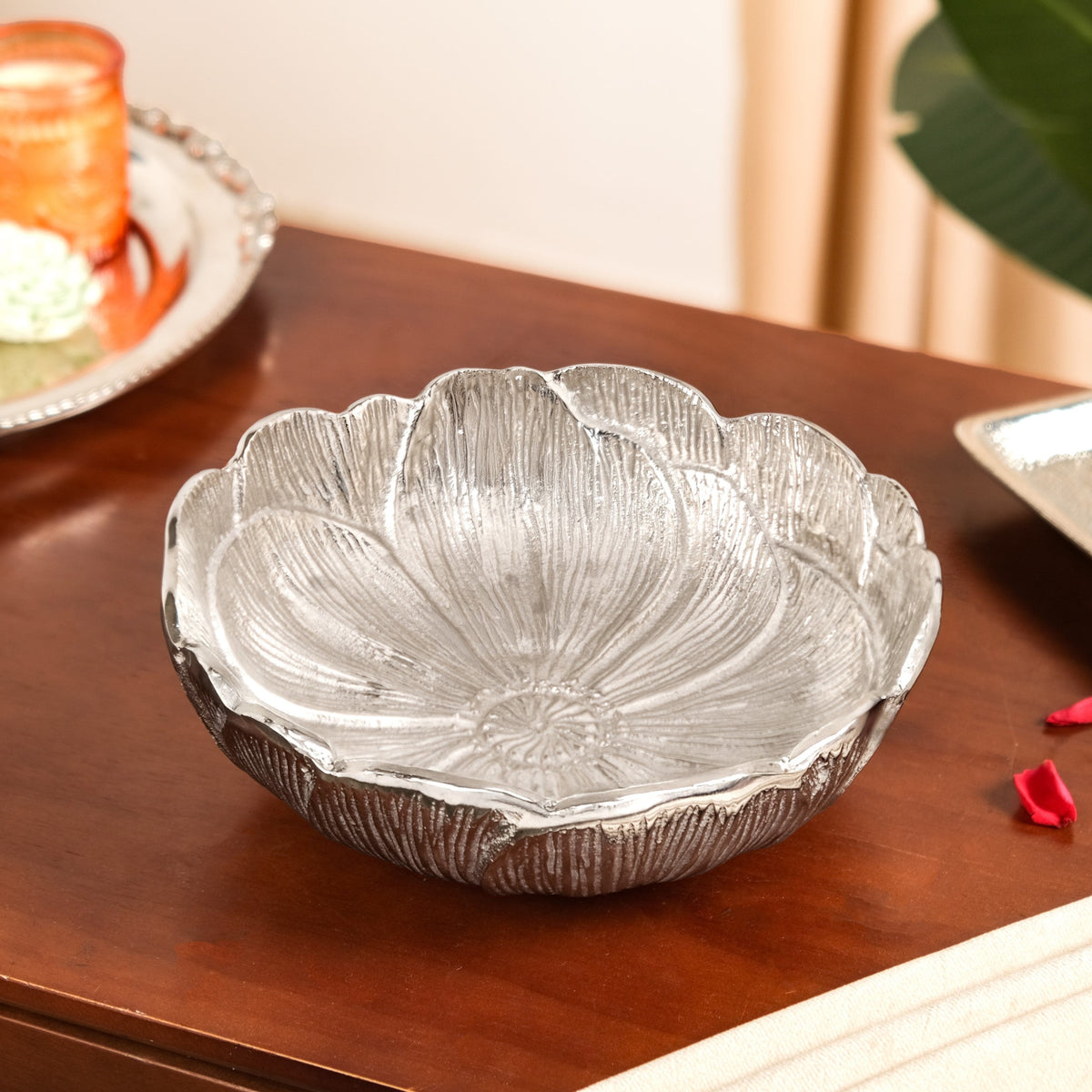 Decorative Metal Flower Bowl Urli Nestasia