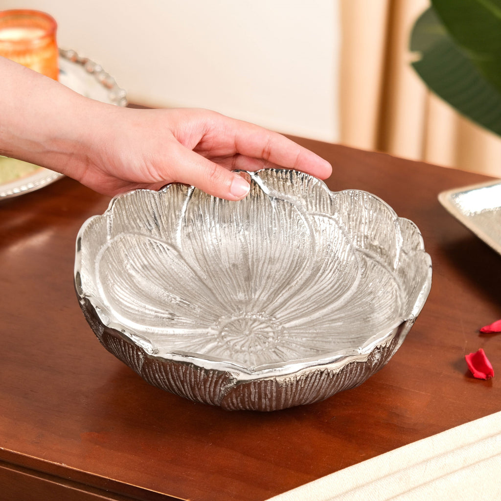 Decorative Metal Flower Bowl Urli Nestasia