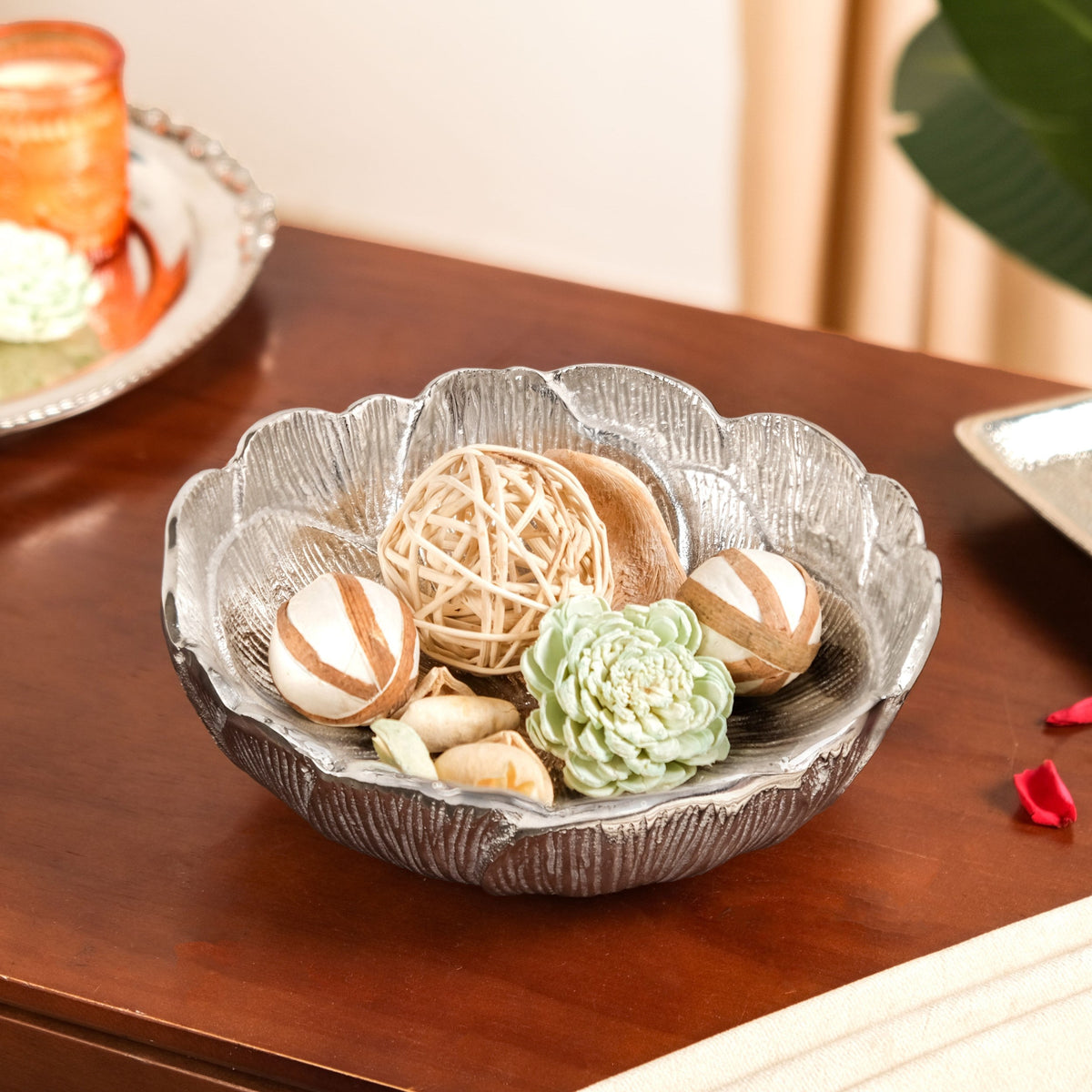 Decorative Metal Flower Bowl Urli Nestasia