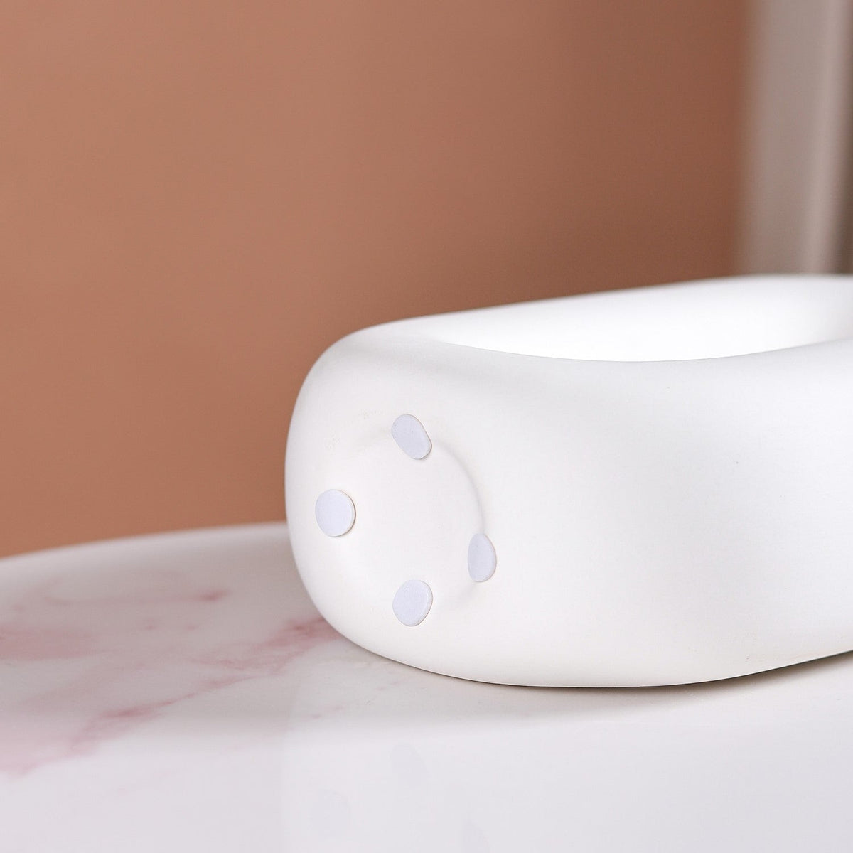 Donut Oval Ceramic Vase White Nestasia